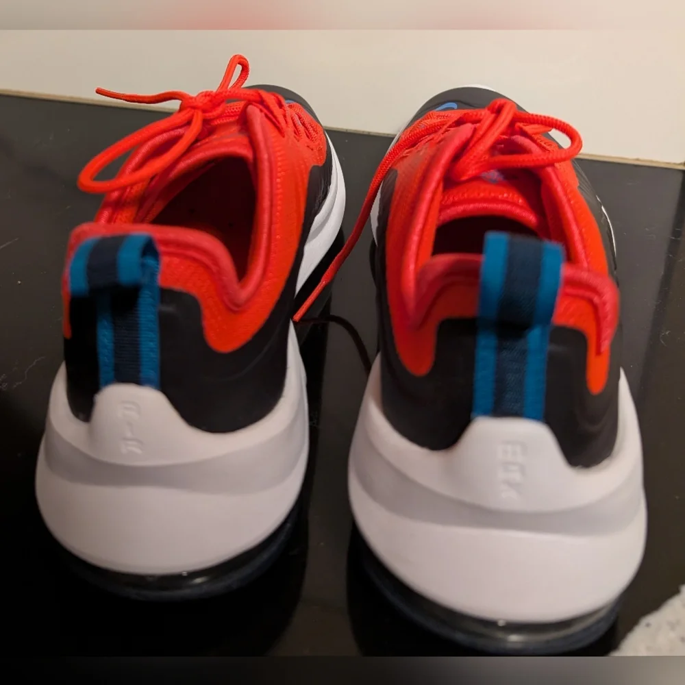 Nike Air Max Axis Grade-School Sneakers Size 5.5Y Like New MSRP $80 - Picture 10 of 12